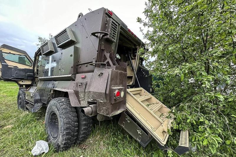 軍事與俄軍車輛的區(qū)別,軍事與俄軍車輛的區(qū)別，未來(lái)解答解析說(shuō)明與復(fù)古版車輛研究,精細(xì)定義探討_投資版67.61.47